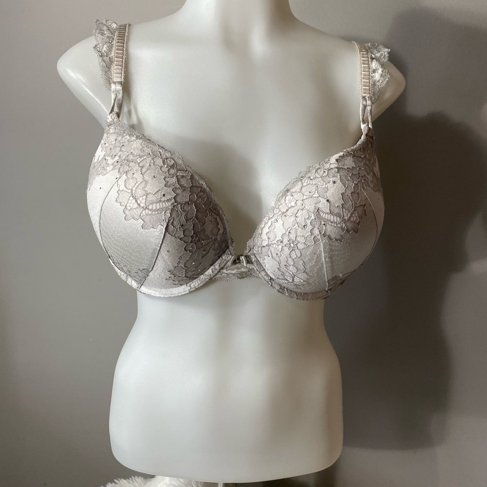 Victoria’s Secret Bombshell Plunge
Gray Lace Rhinestone
38C 
Very good condition